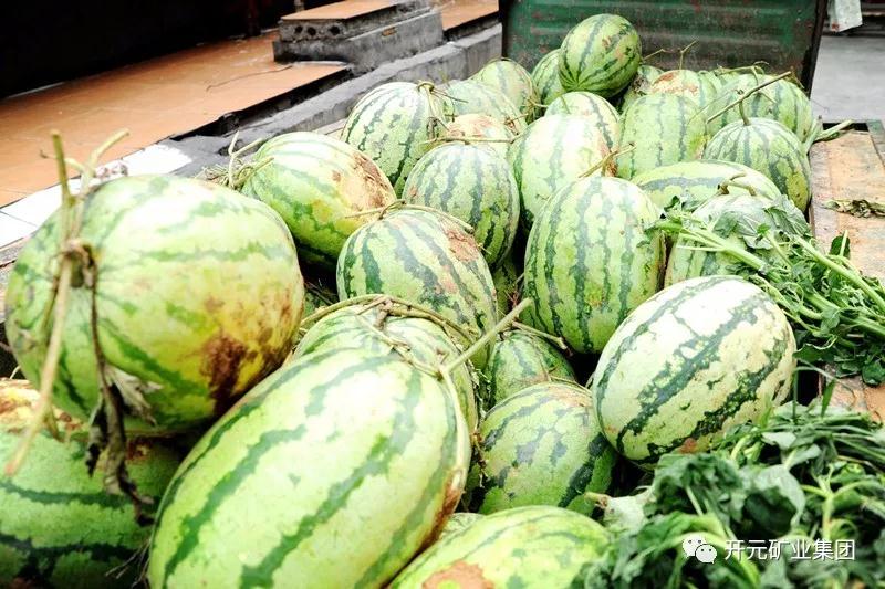 買下一整車西瓜，讓瓜農(nóng)早點回家